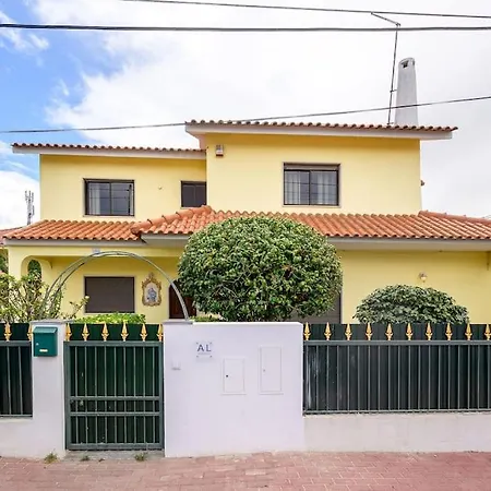 Casa Amarela Holiday home *